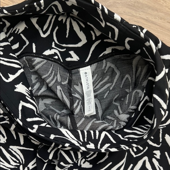 Stylish Black and White Women’s Leggings - Picture 4 of 8